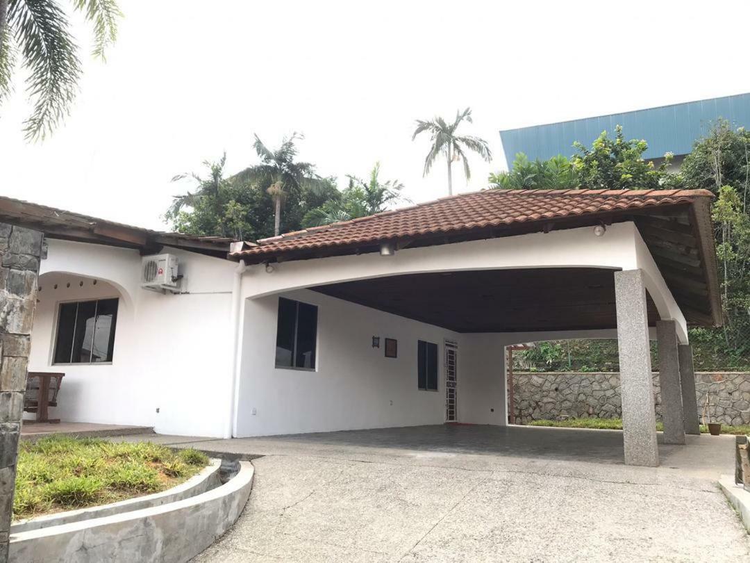 Homestay Larkin, Jalan Sukarela *