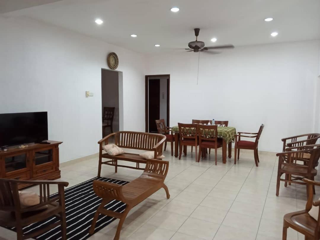 Homestay Larkin, Jalan Sukarela *